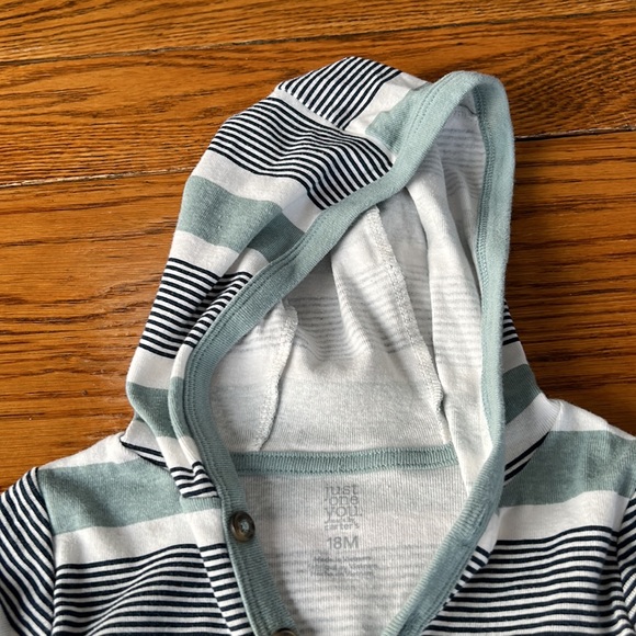 Carter’s long sleeve infant hoodie tee shirt. Infant size 18 months. - Picture 3 of 7